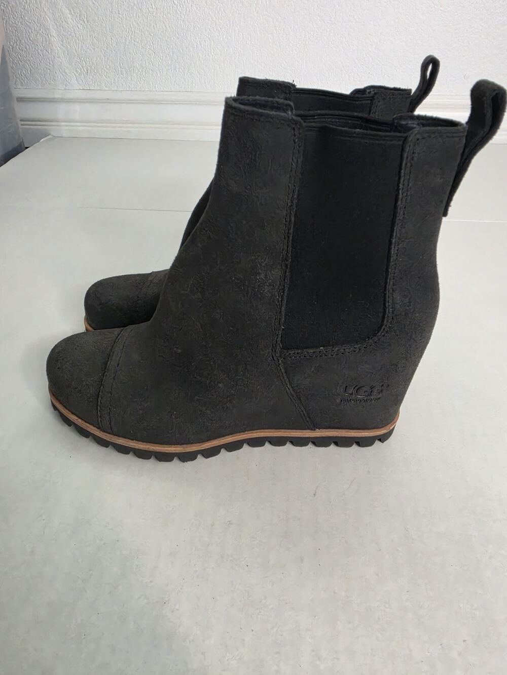 UGG Australia Pax Chelsea Wedge Boots Black Leather Waterproof Women's Size 7